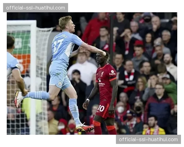 利物浦2-2战平曼城，榜首差距维持一分，萨拉赫、福登破门