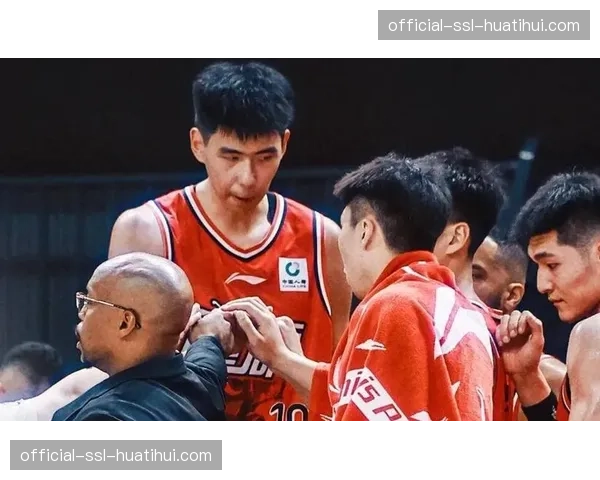 广东东莞大益战胜山东，季后赛首轮对阵确定，两队防守风格迥异